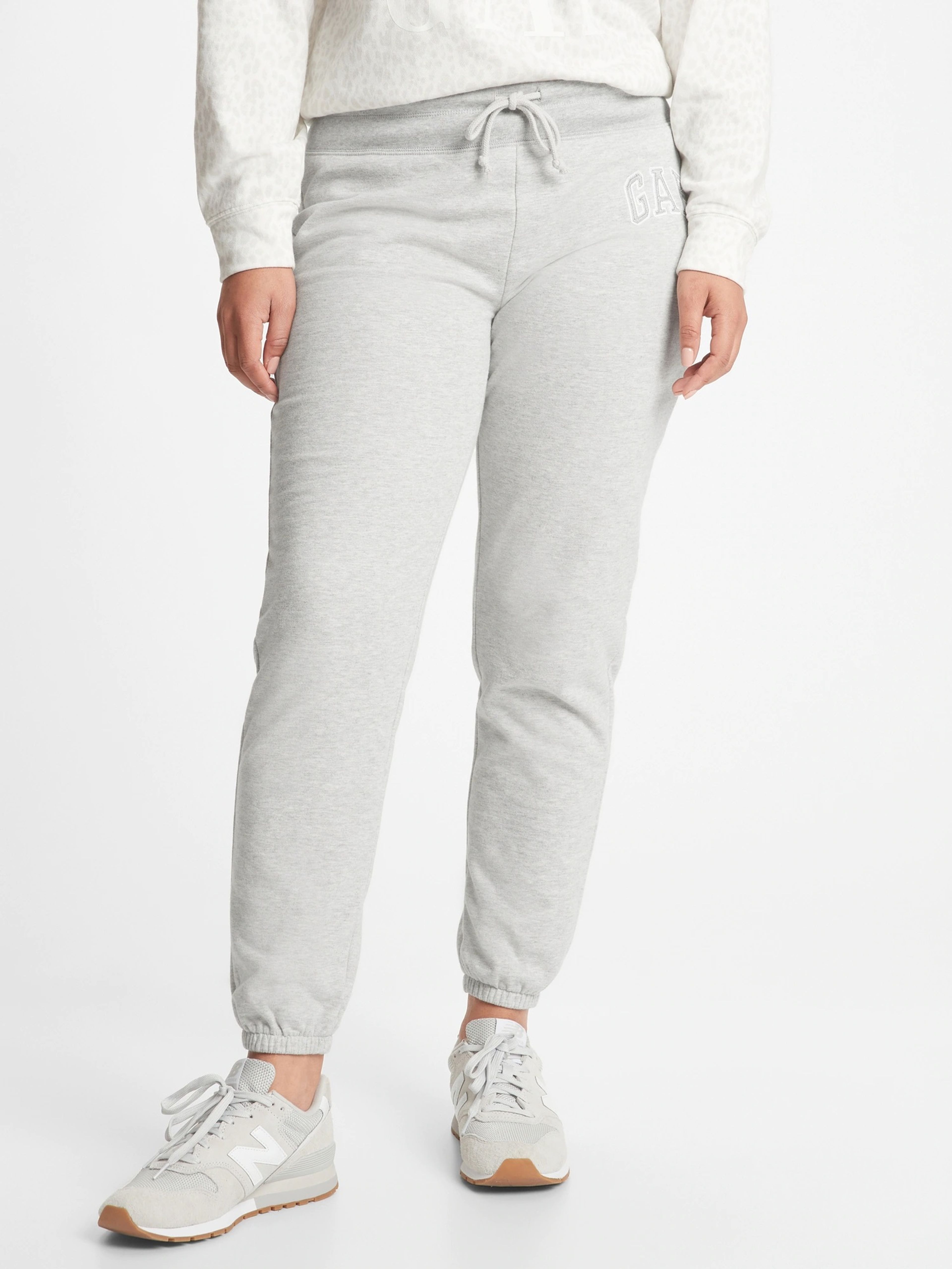 Spodnie dresowe z logo GAP