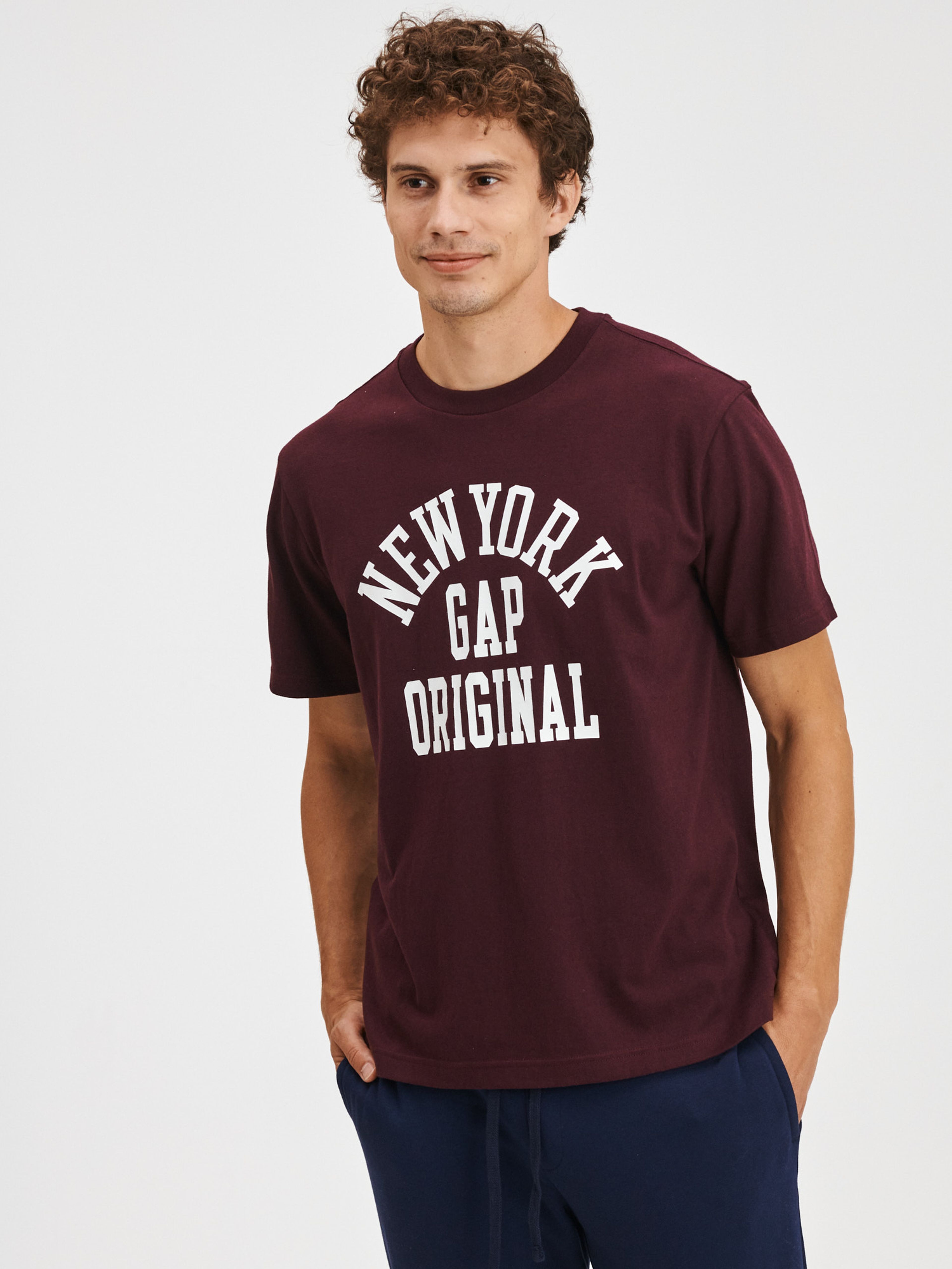 T-shirt z napisem logo GAP