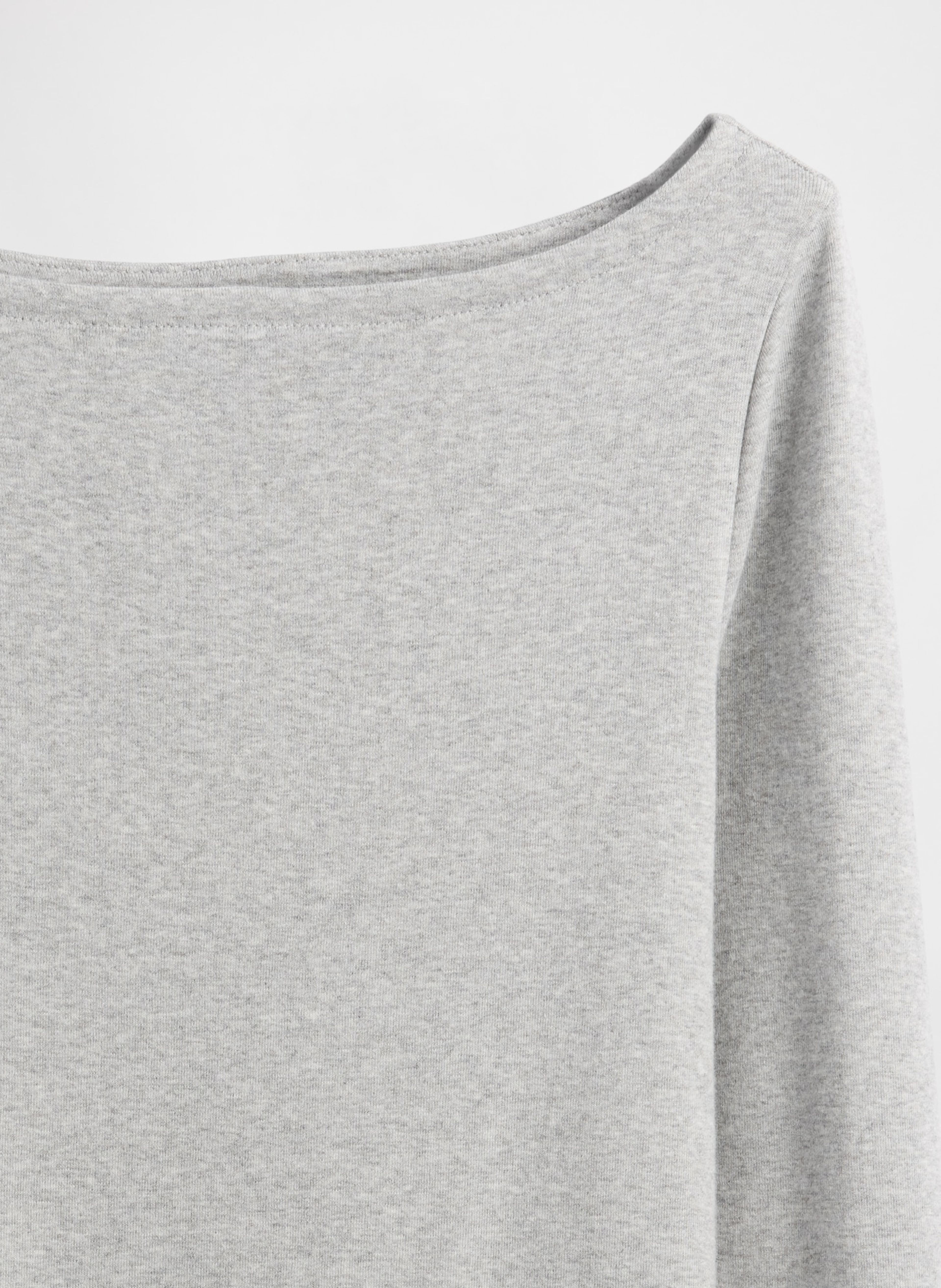 T-shirt z dekoltem łódkowym - 004