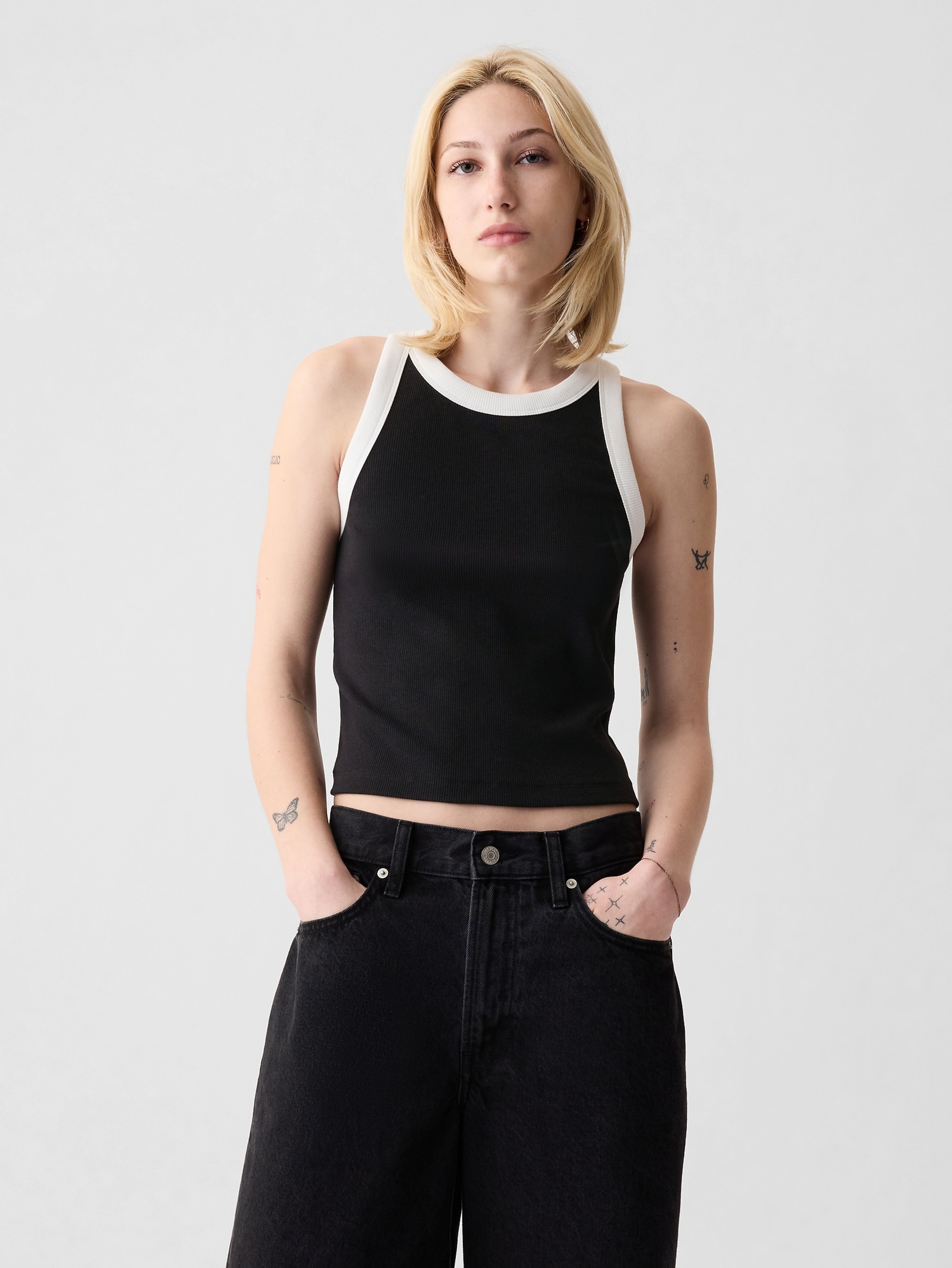 Tílkový crop top