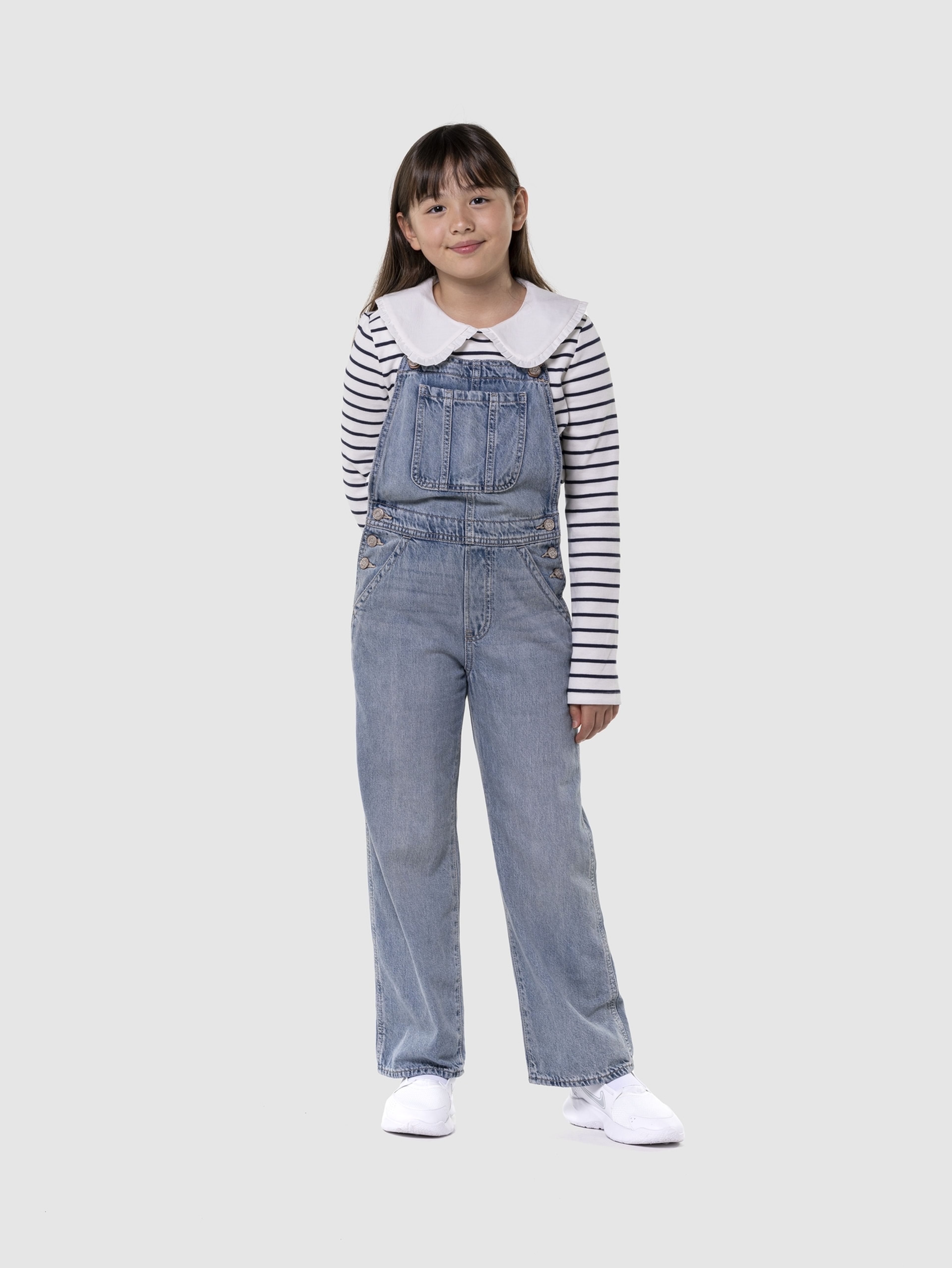 Kinderjeans mit Hosenträgern