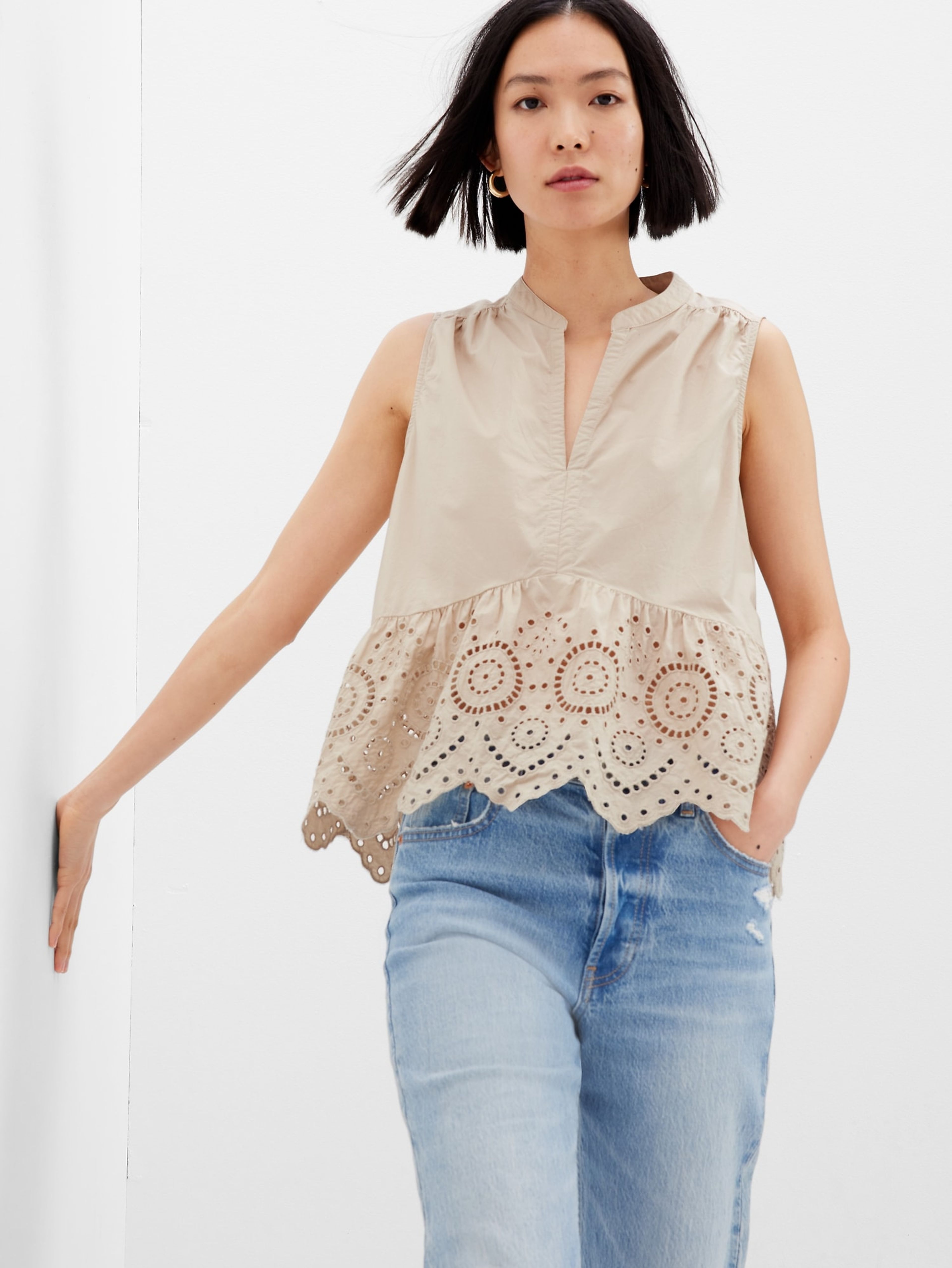 Bawełniany top w peplum z koronką crop