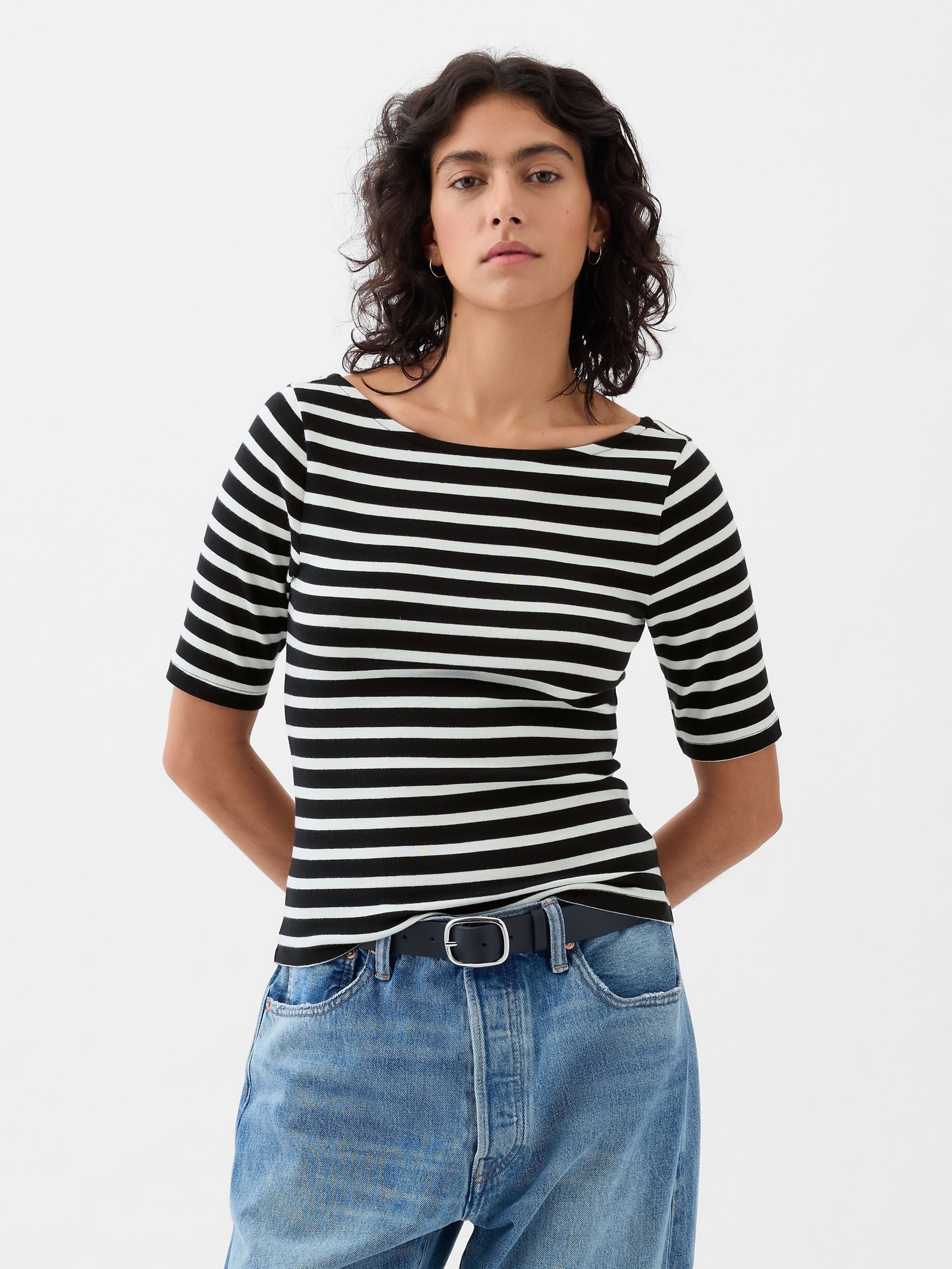 T-shirt z dekoltem w łódkę crop