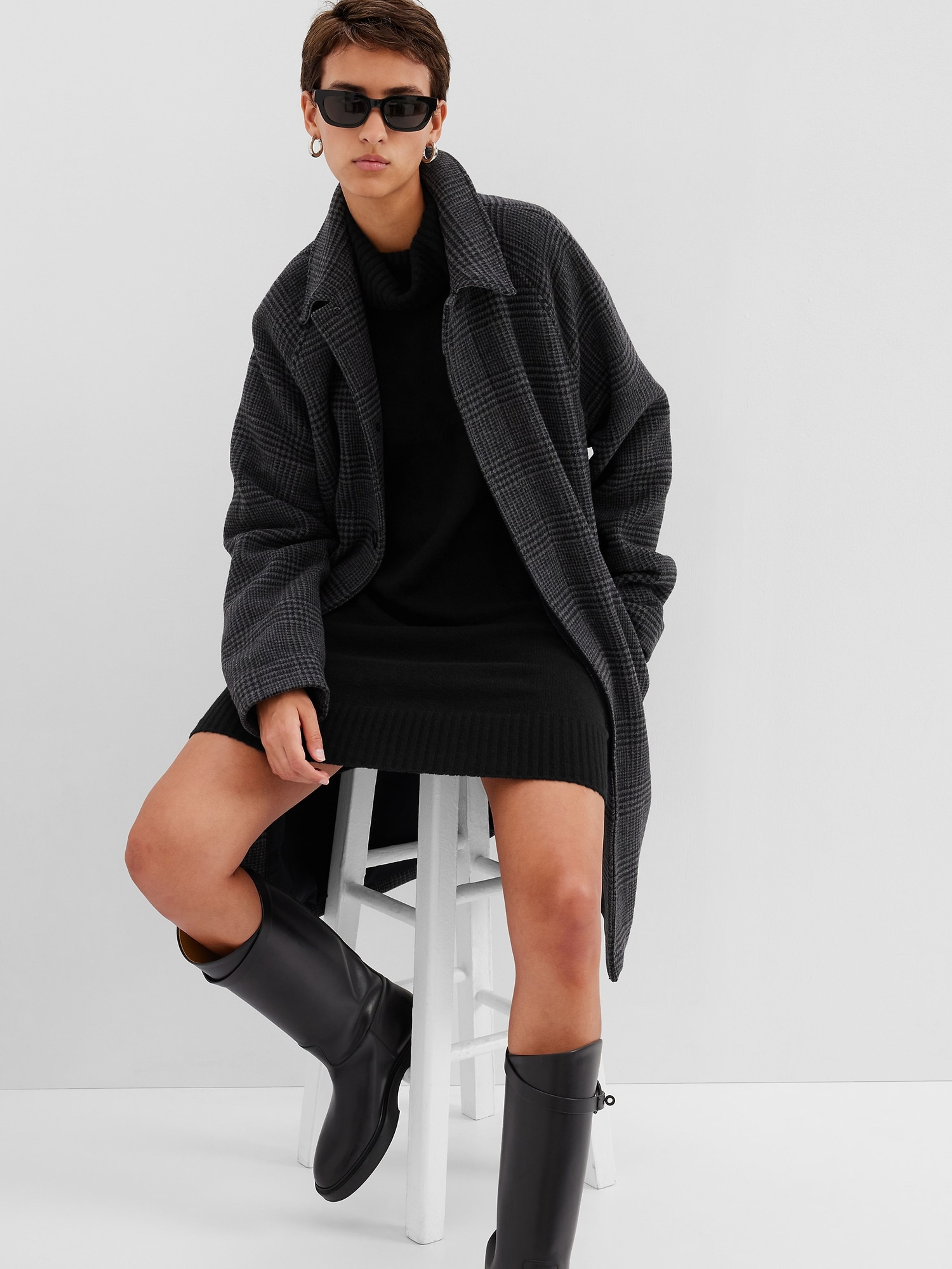 Pletené mini šaty s rolákem