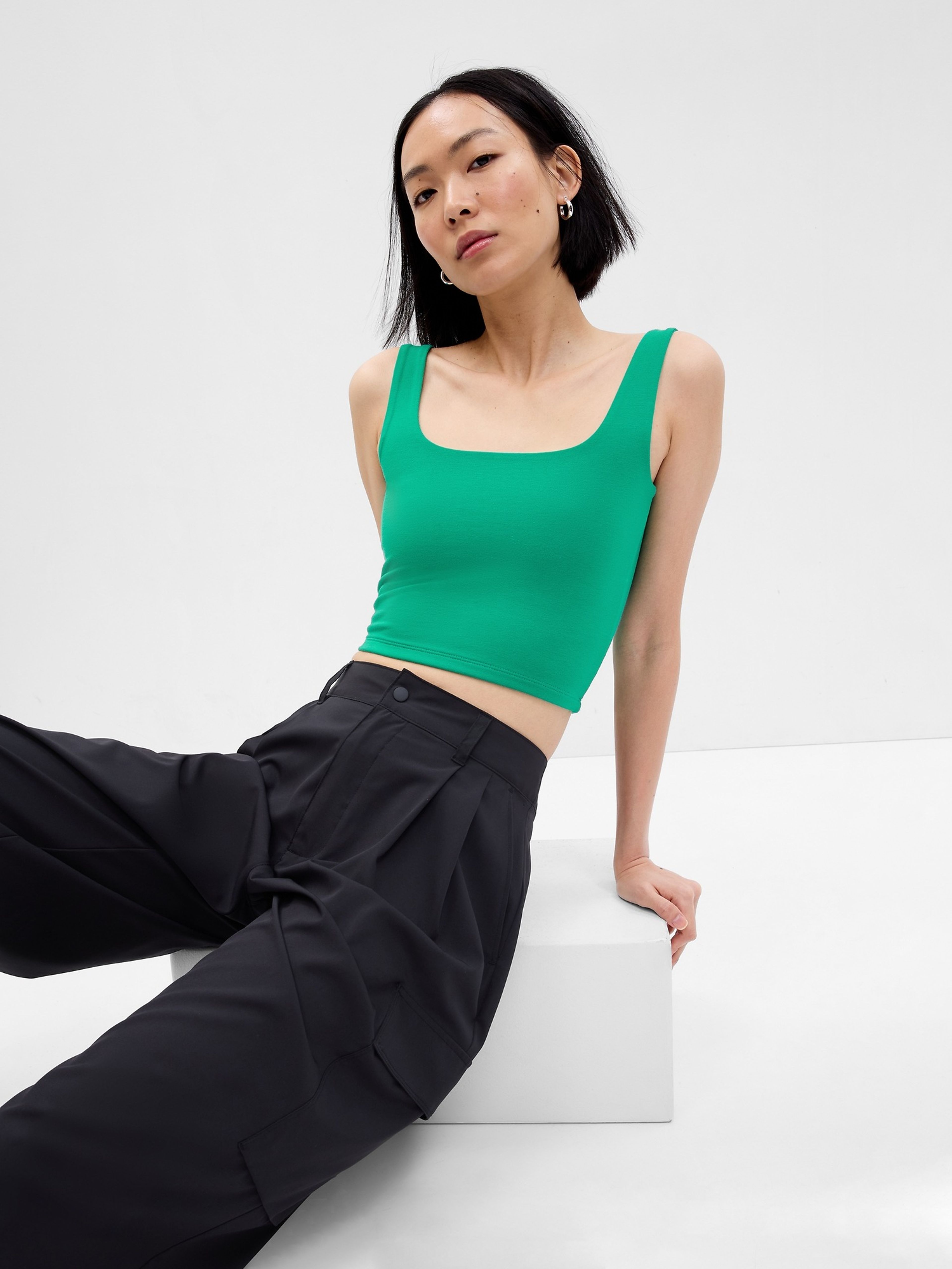 Tílkový crop top