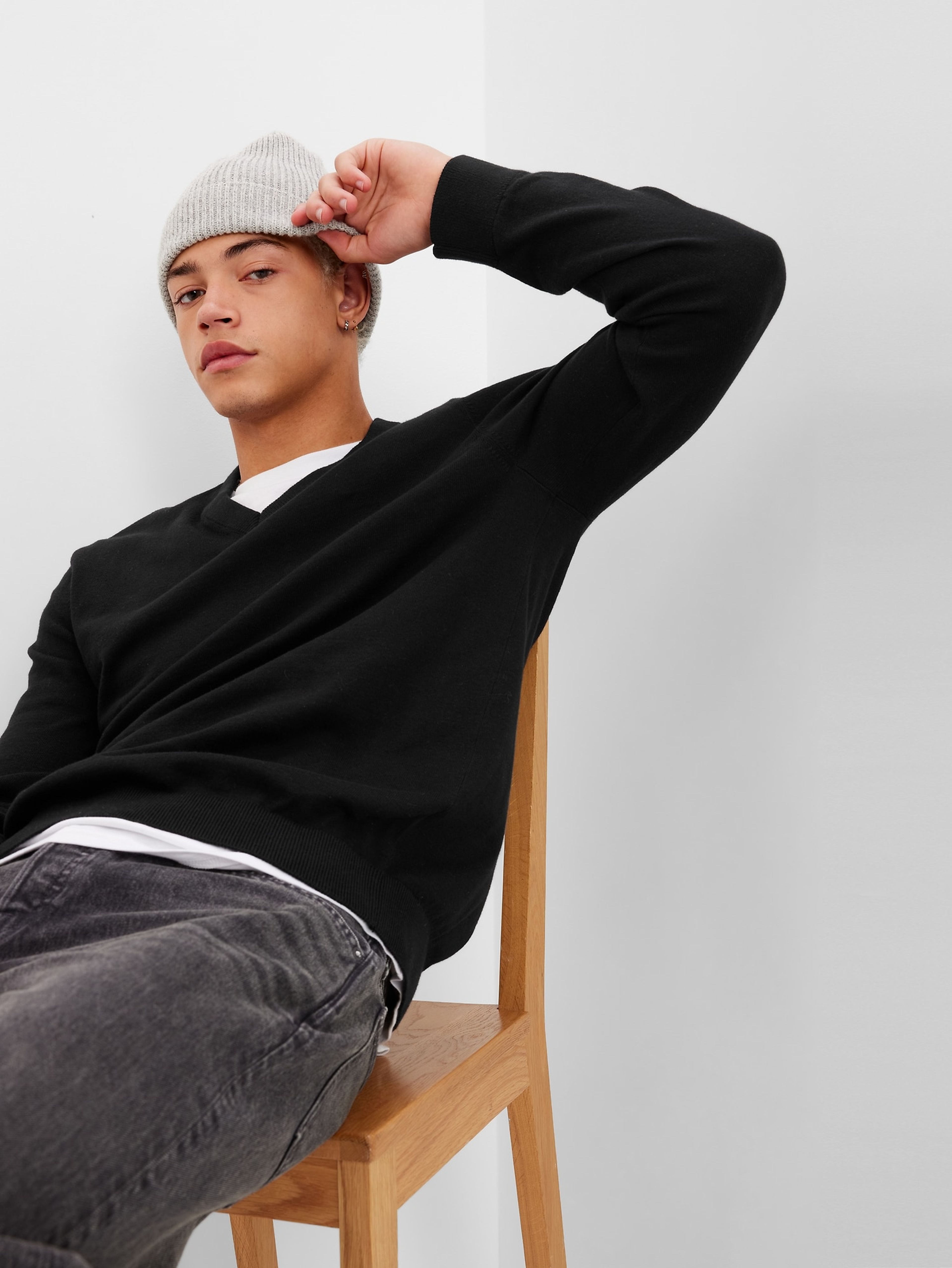 Svetr s výstřihem do V