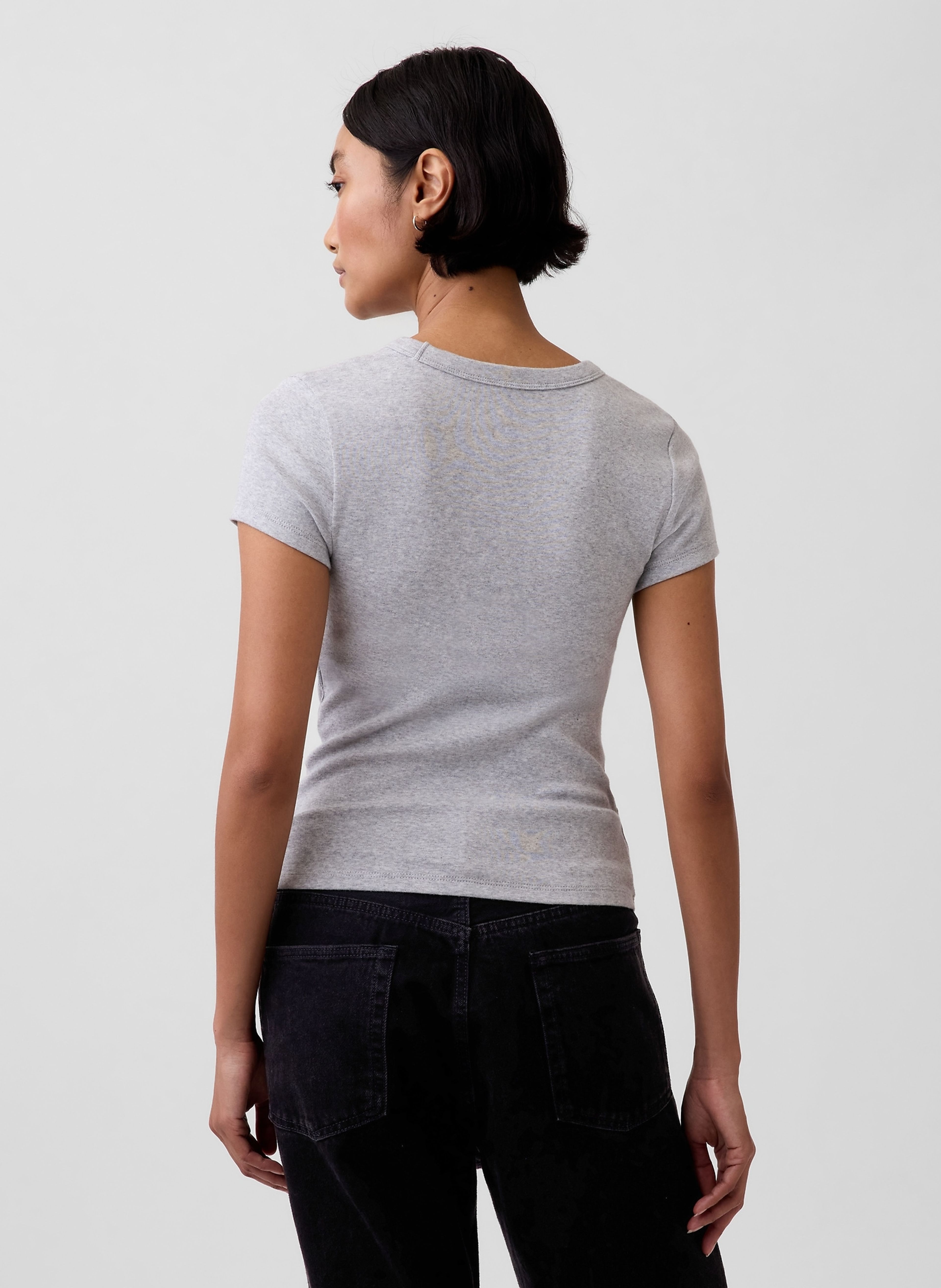 T-shirt z dekoltem w serek - 003
