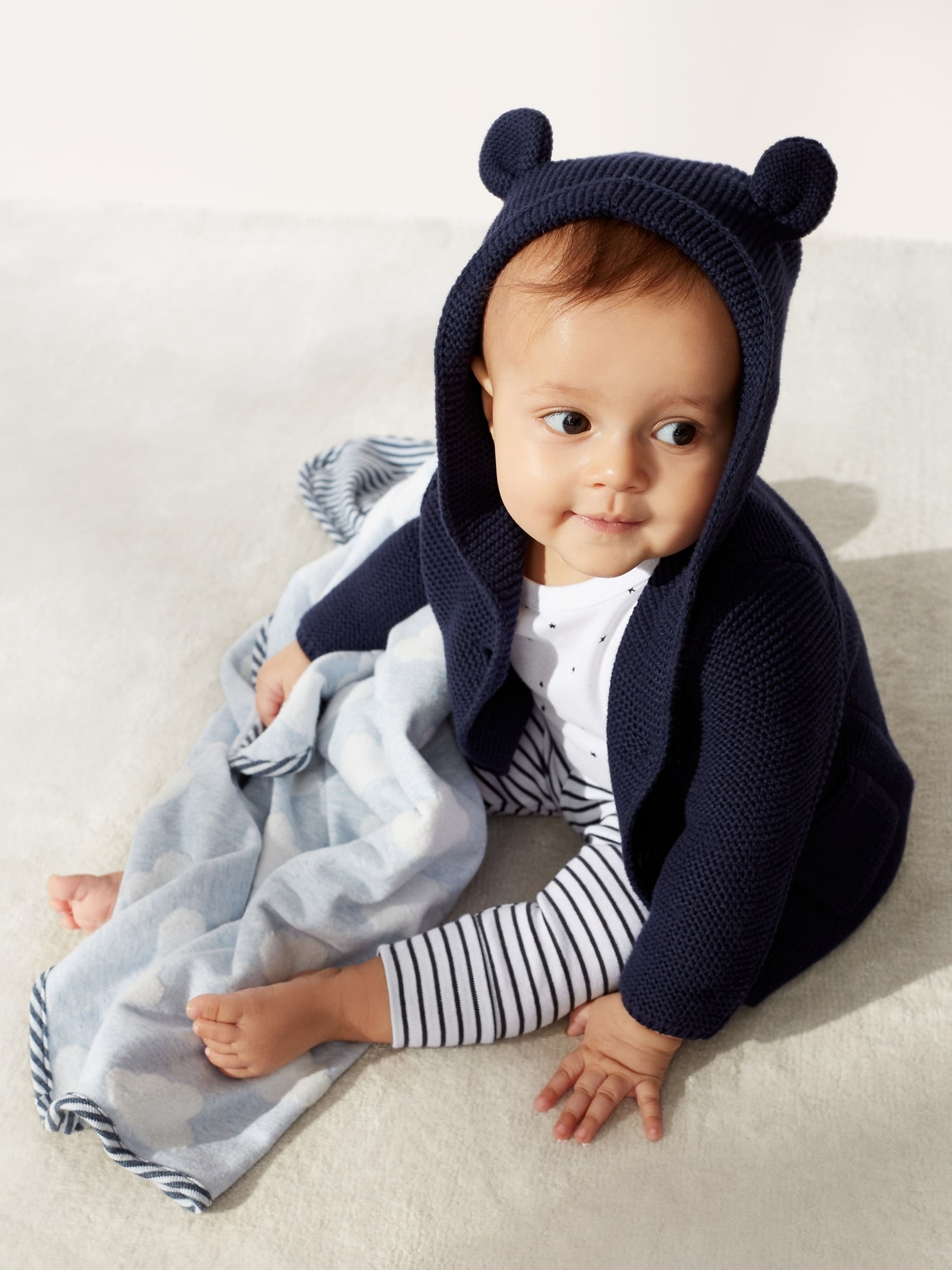 Baby gap bear sweater on sale