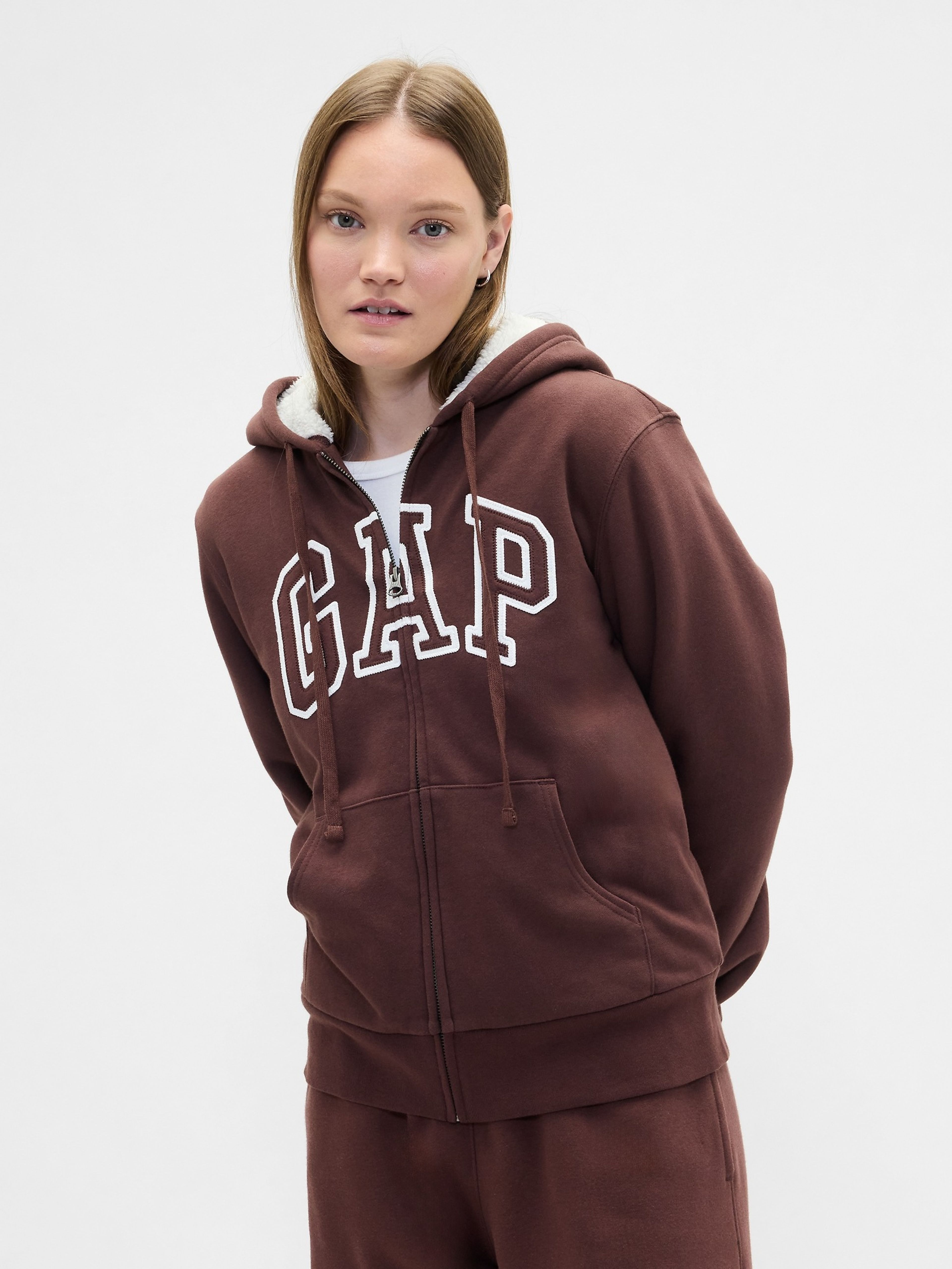 Gefüttertes Sherpa-Sweatshirt mit Logo - 001