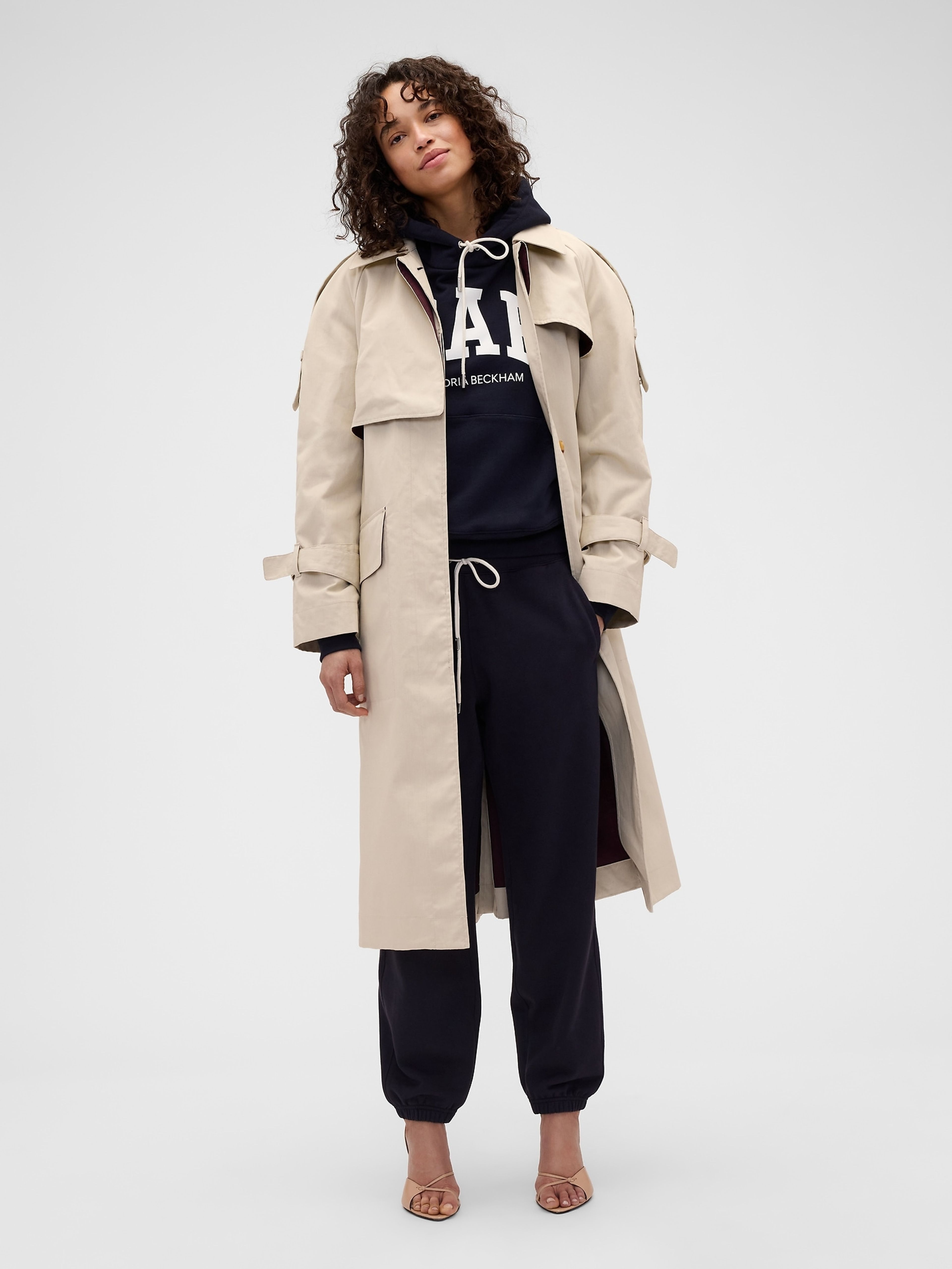 Tepláky s logem Gap × Victoria Beckham