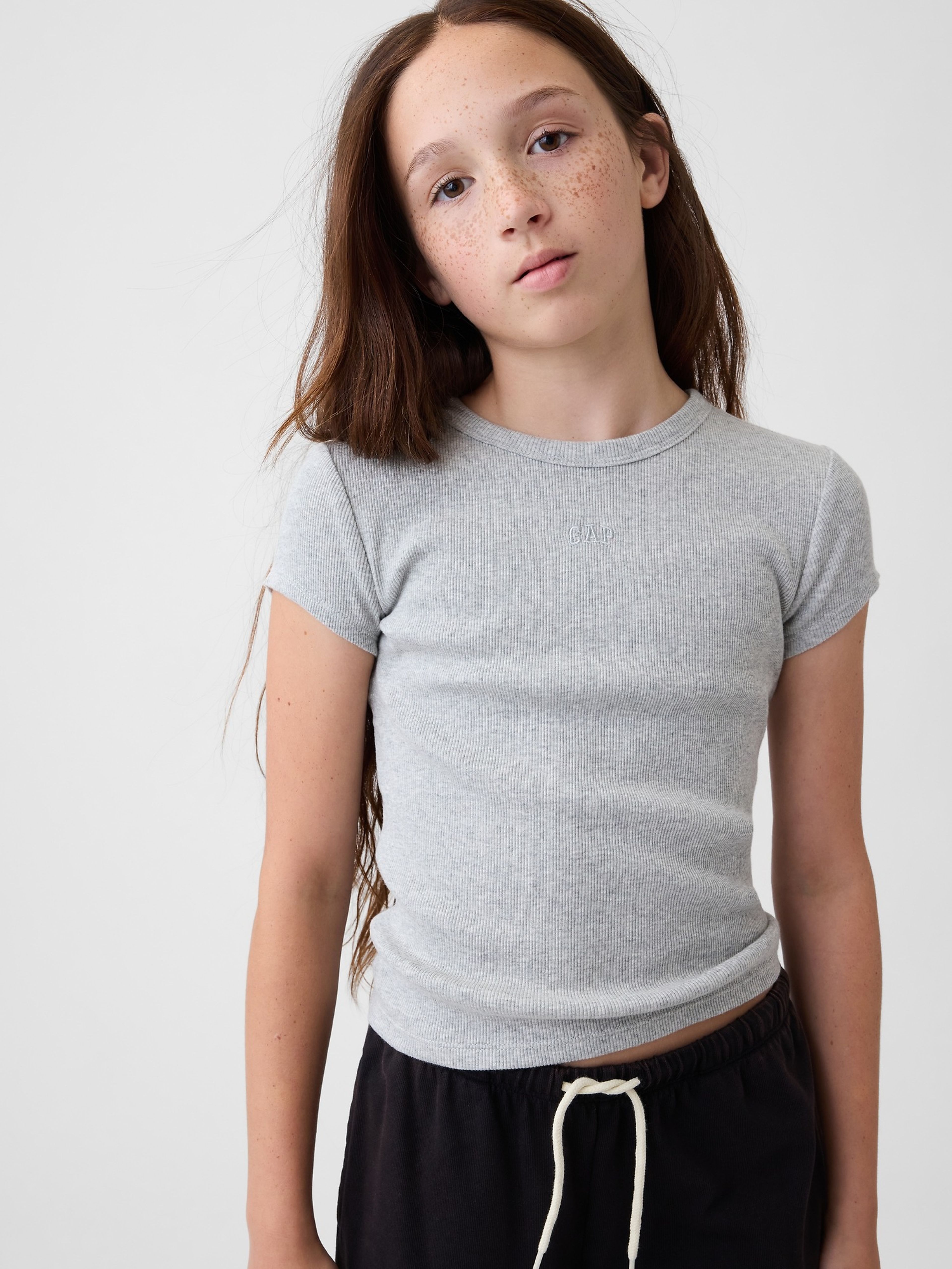 Dziecięcy prążkowany T-shirt z logo - 001