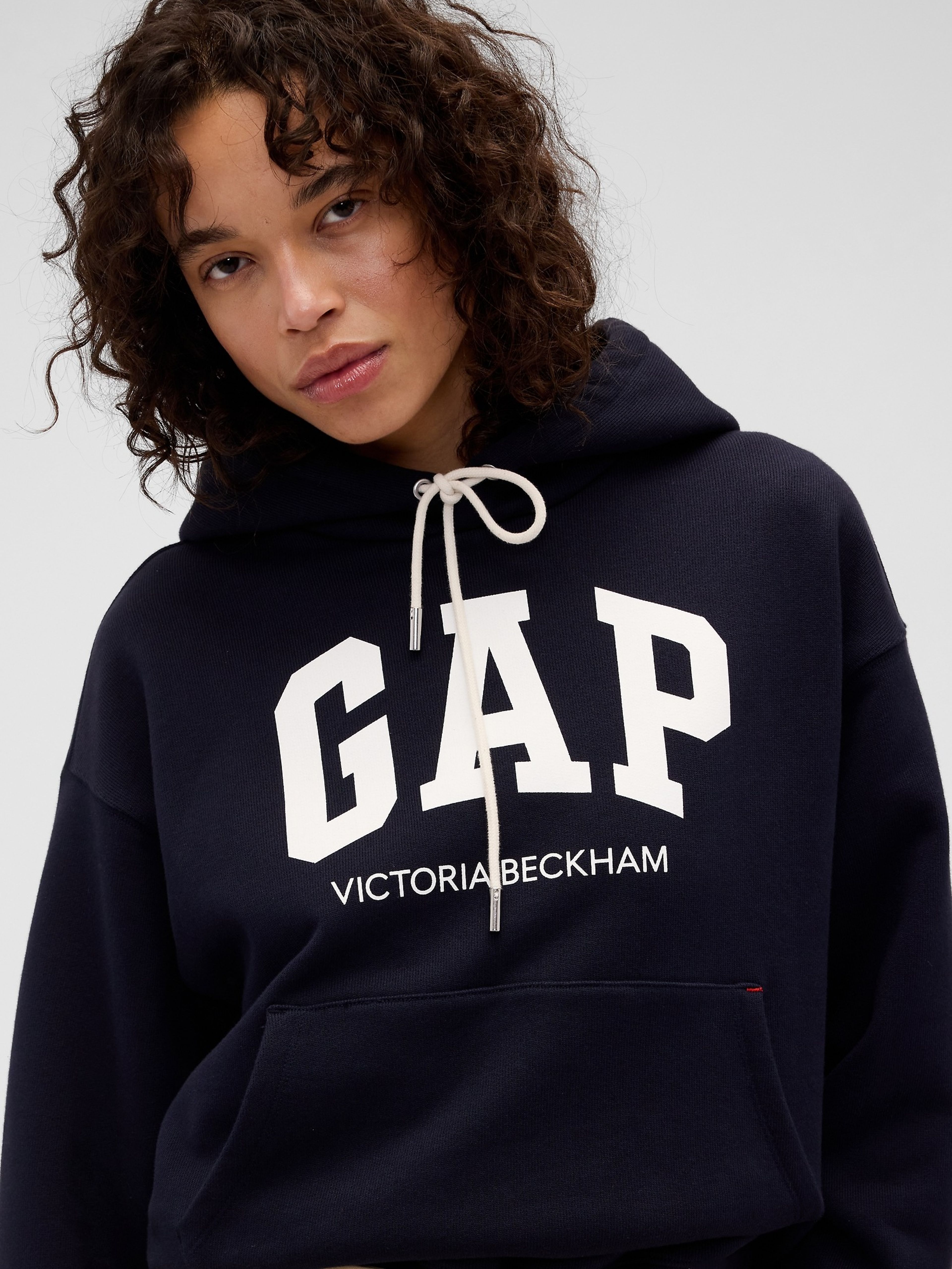 Mikina s logem Heavyweight Gap × Victoria Beckham