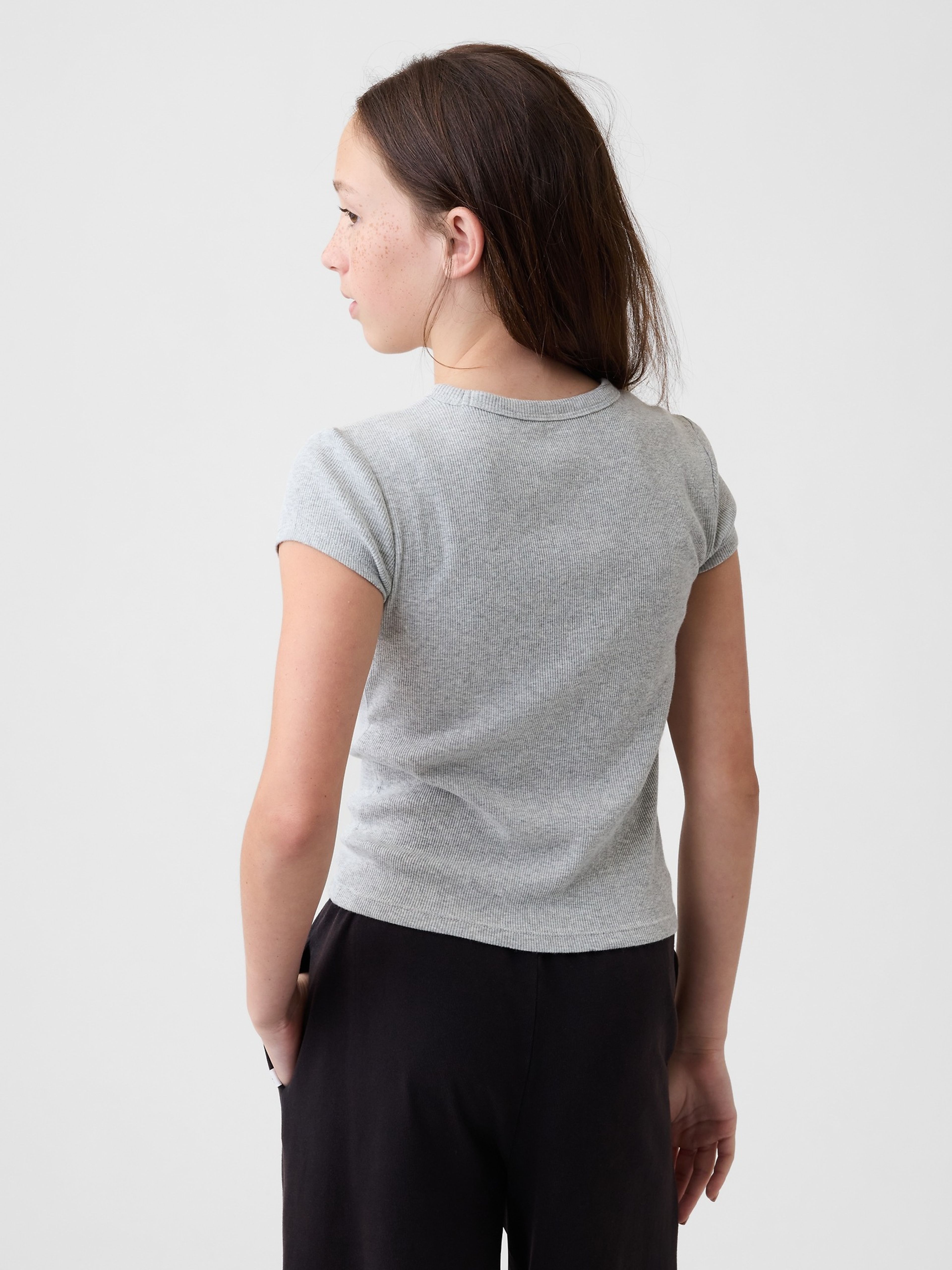 Dziecięcy prążkowany T-shirt z logo - 002