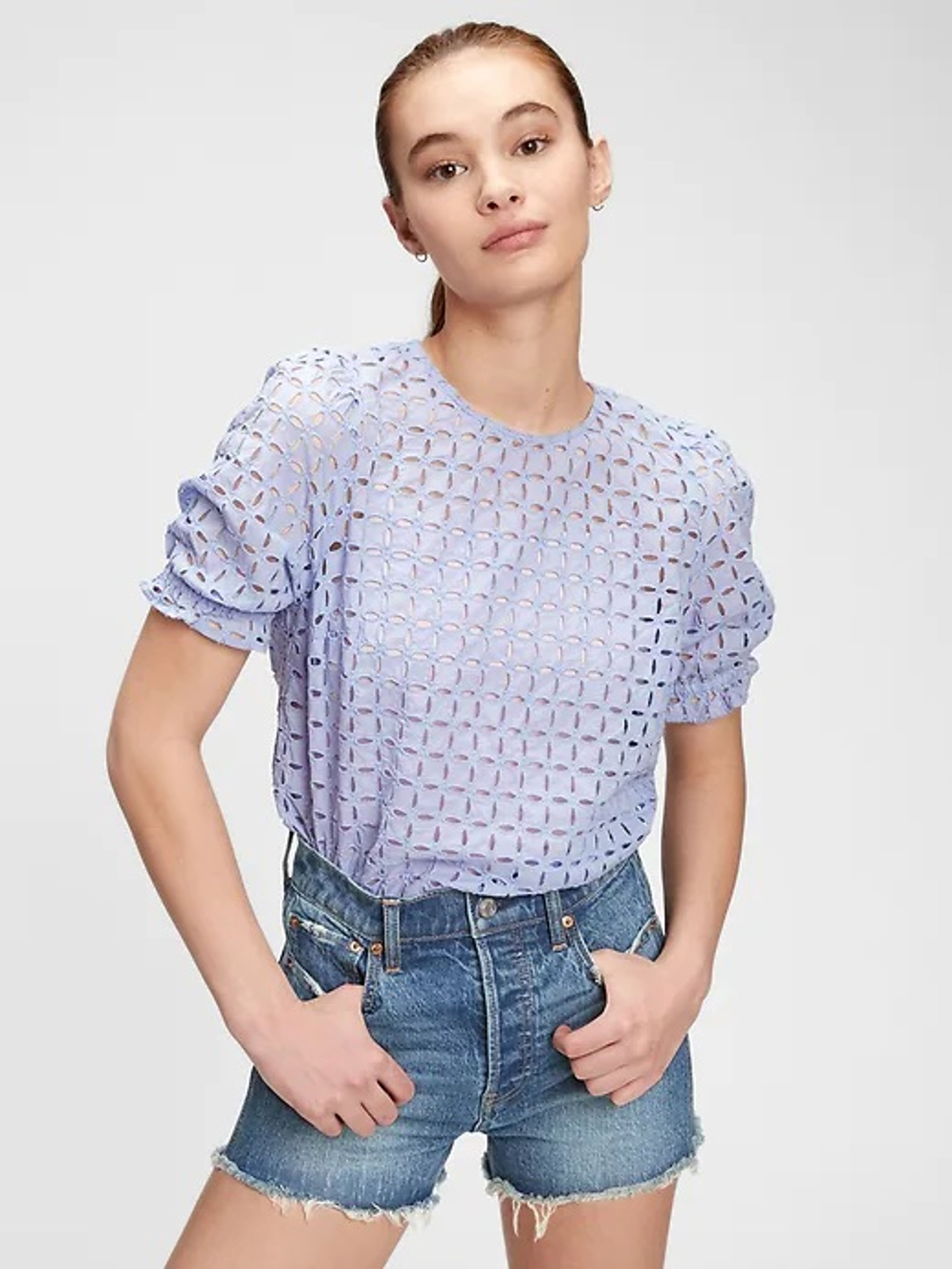 Top eyelet puff