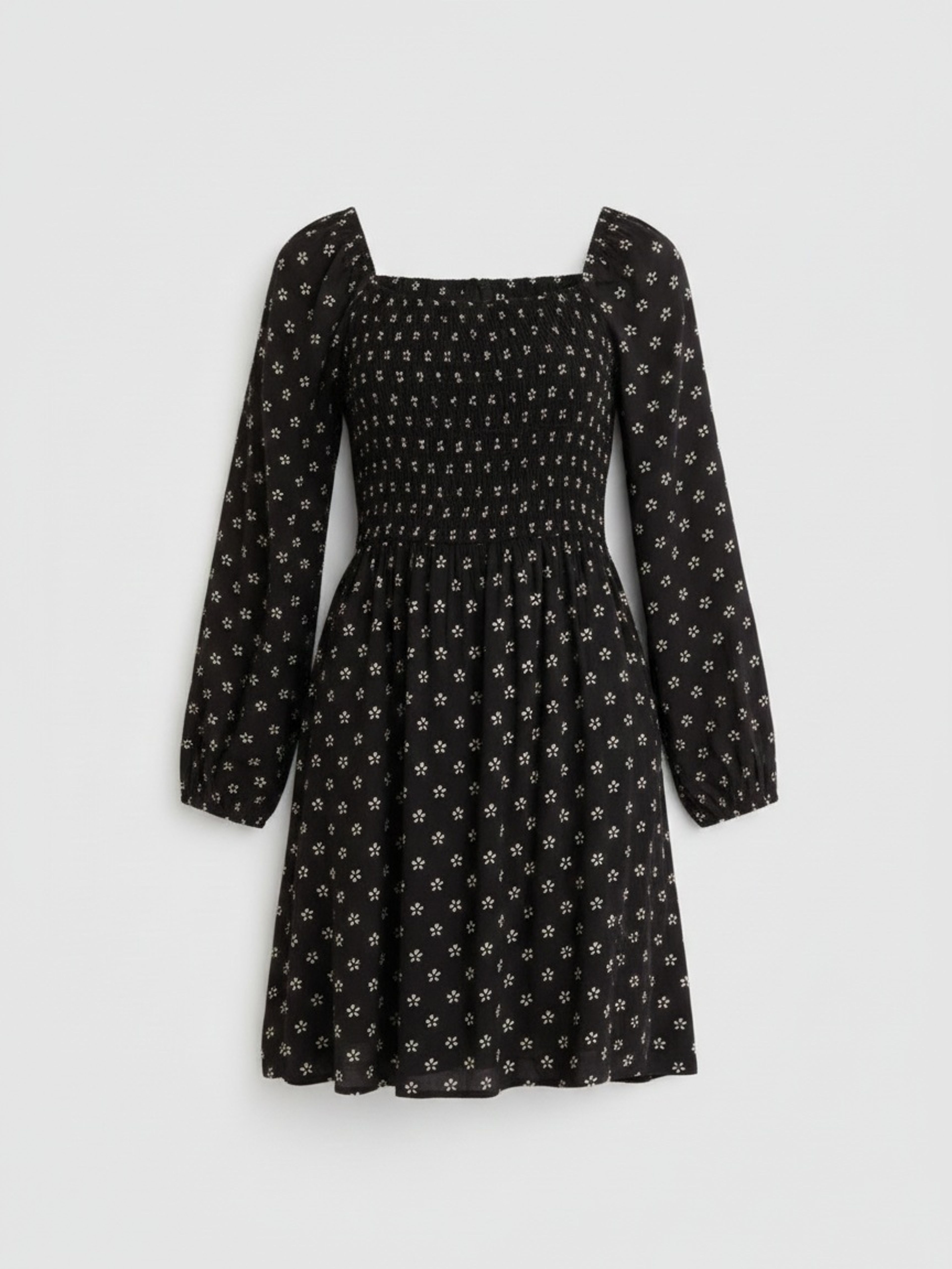 Dziecięca sukienka z marszczeniem