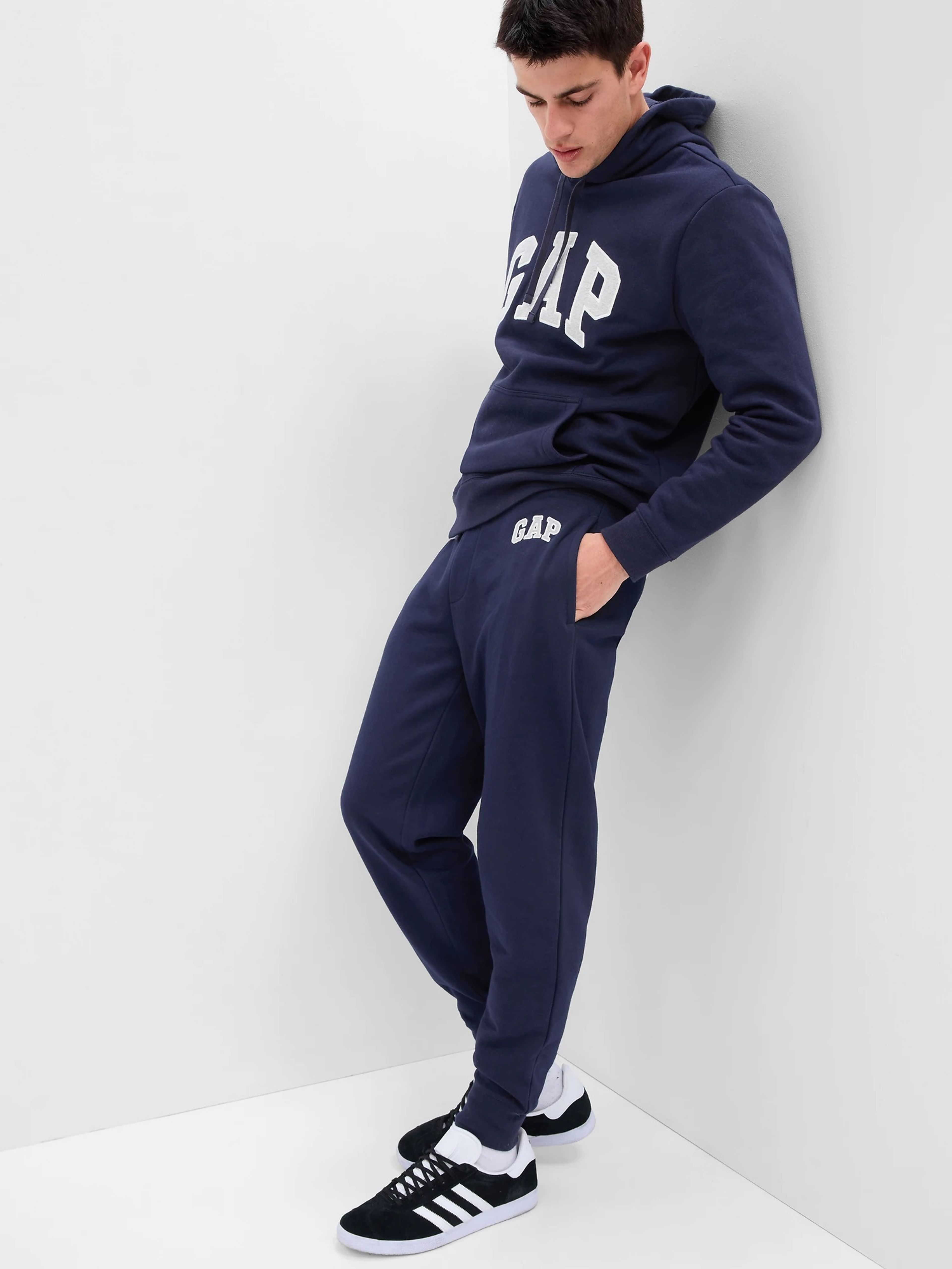 Pantaloni de trening GAP logo modern