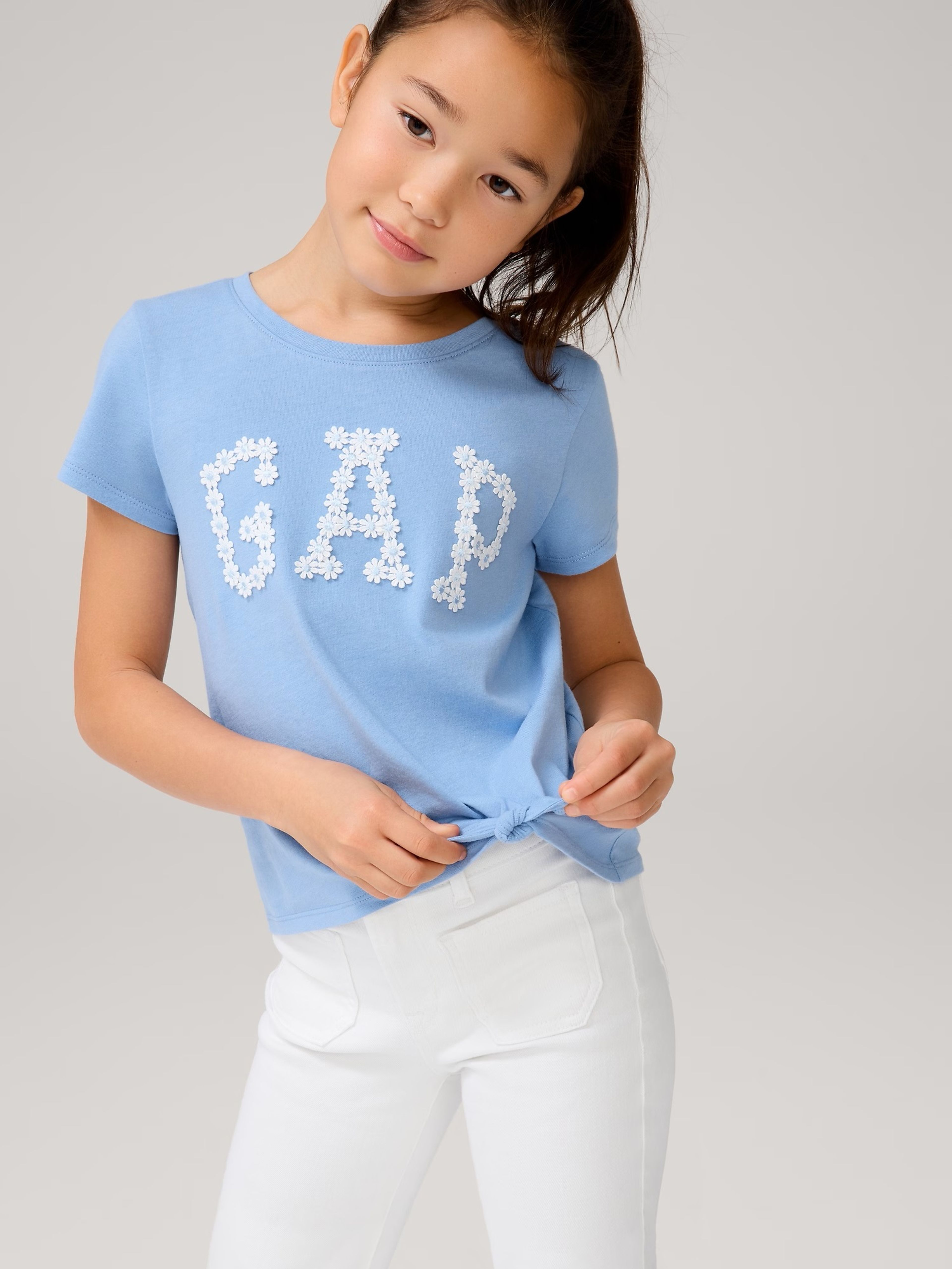 Camiseta infantil con nudo