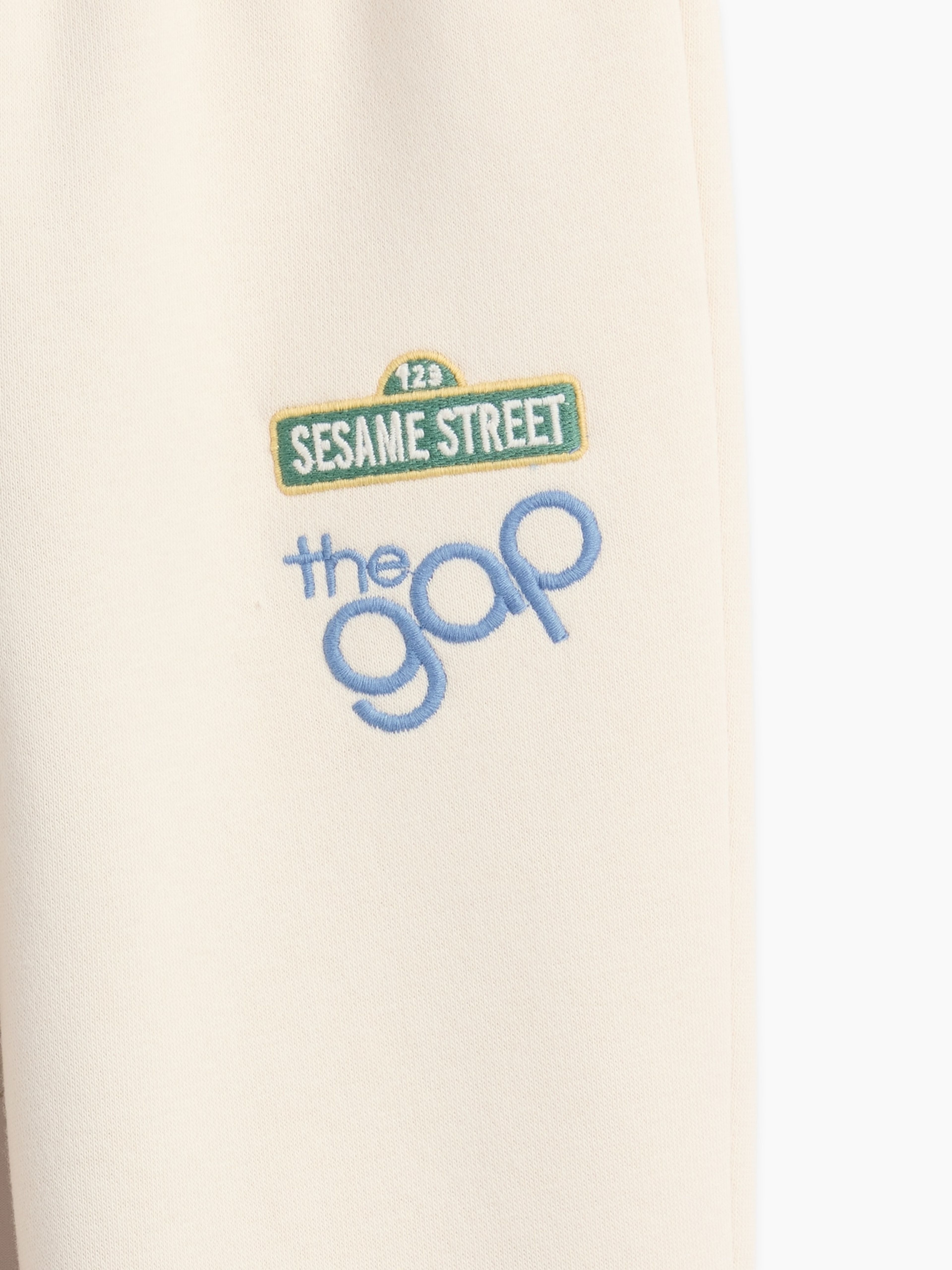 Baby spodnie dresowe Gap & Sesame Street VintageSoft - 004